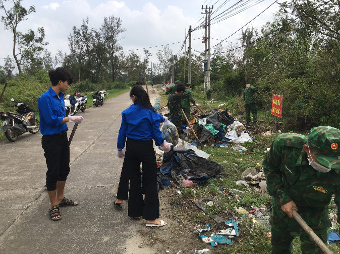 ​​​​​​​Làm đẹp tuyến đường liên xã