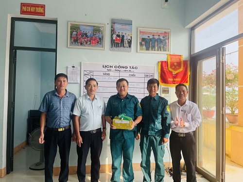Đảng uỷ, HĐND, UBND, MTTQ xã Tam Thăng đã đến thăm và chúc mừng Ban CHQS và lực lượng DQTV xã Tam Thăng nhân dịp kỷ niệm 89 năm ngày truyền thống Dân quân tự vệ Việt Nam (28/3/1935-28/3/2024)