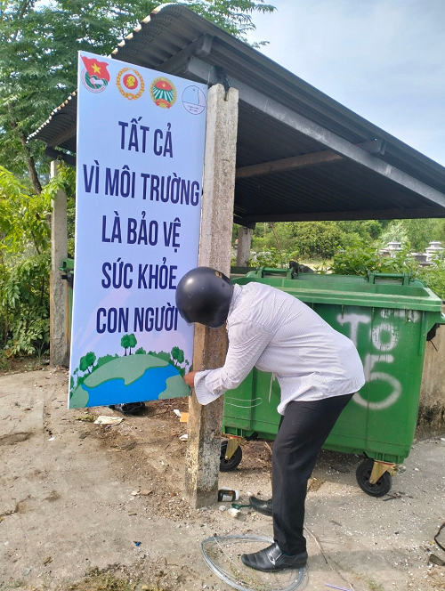 Lắp đặt pano tuyên truyền nâng cao ý thức người dân cùng chung tay bảo vệ môi trường