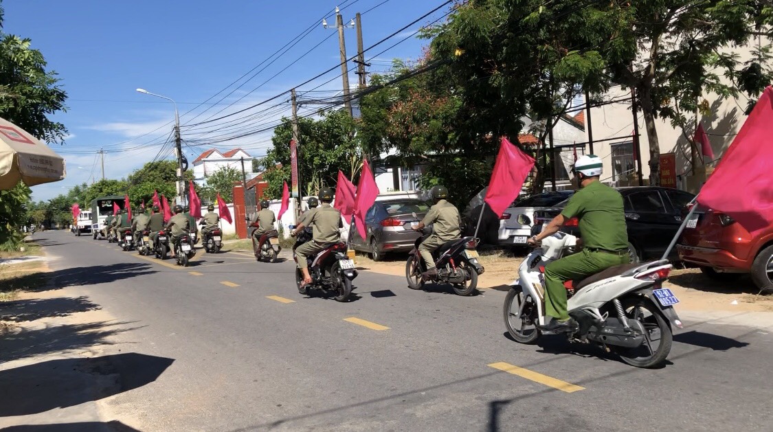 Các hành vi người điều khiển xe mô tô hai bánh, xe mô tô ba bánh, xe gắn máy không được làm